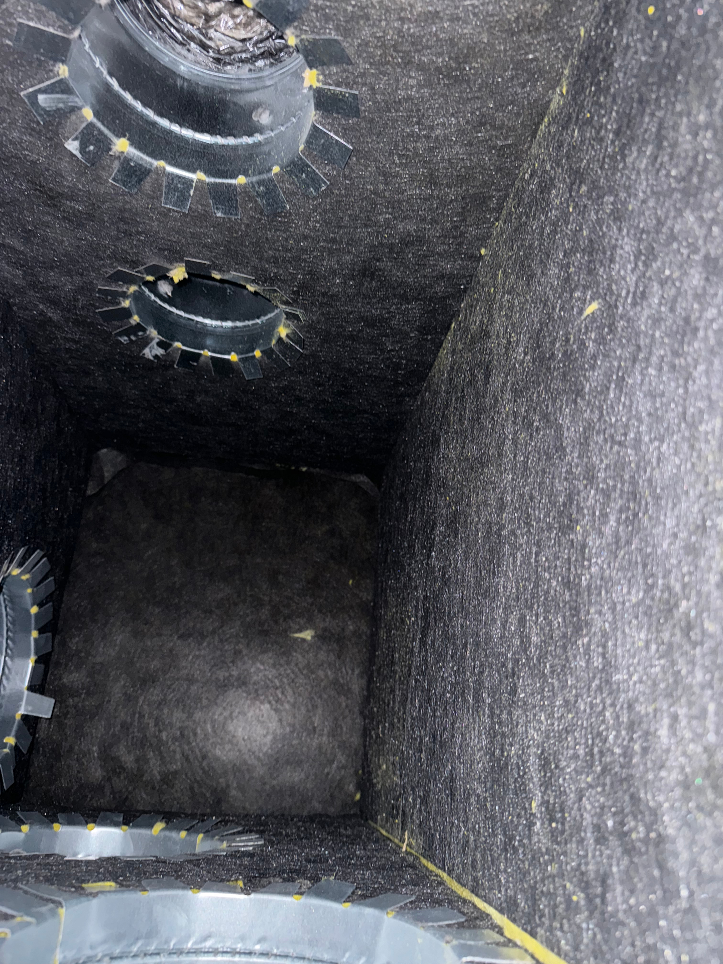 Air duct plenum with multiple duct connections